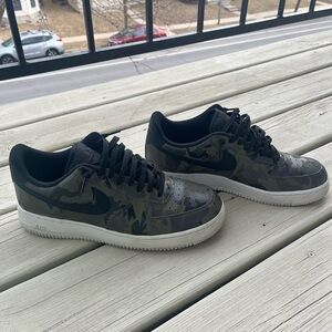 Nike Air Force 1